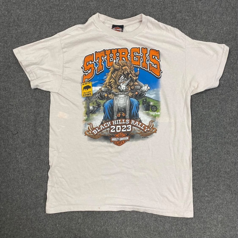 Harley-Davidson Sturgis Black Hills Rally 2023 T-Shirt Mens Medium Tan Graphic